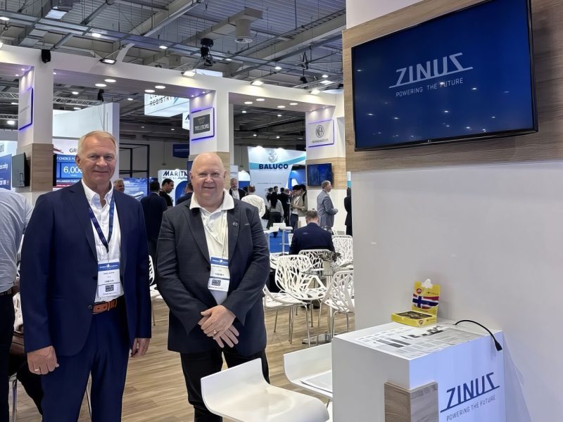Zinus-stand-web-4x3-topaz-upscale-1x-face
